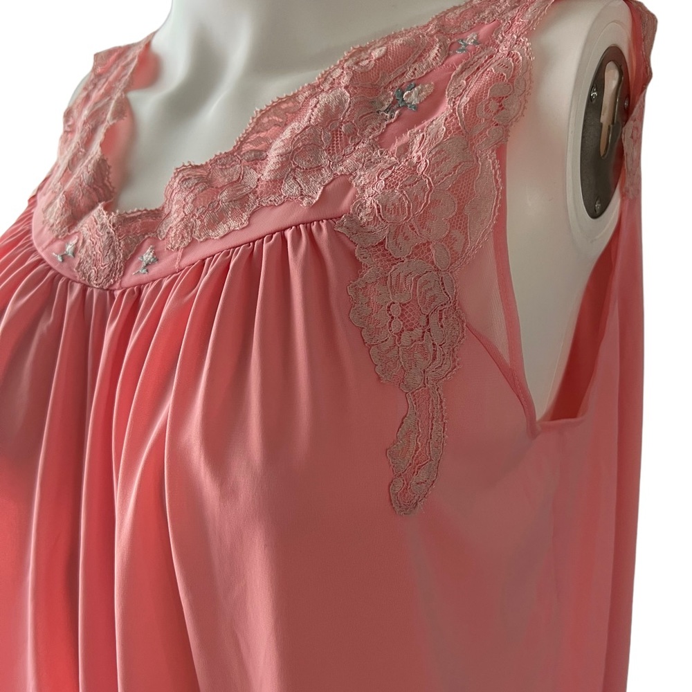 Vintage Grandma’s Nightgown Nylon size Small Pink-Lace embroidered